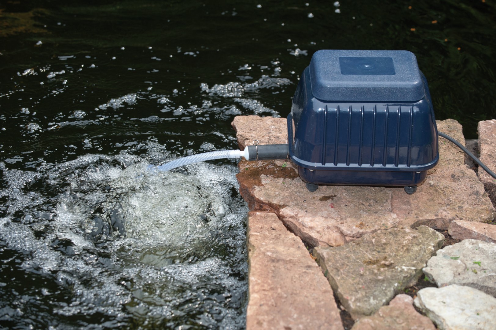 https://www.warentuin.nl/media/catalog/product/1/7/1778711465513289_2_ubbink_pompen_air_4000_outdoor_3_fe8d.jpg