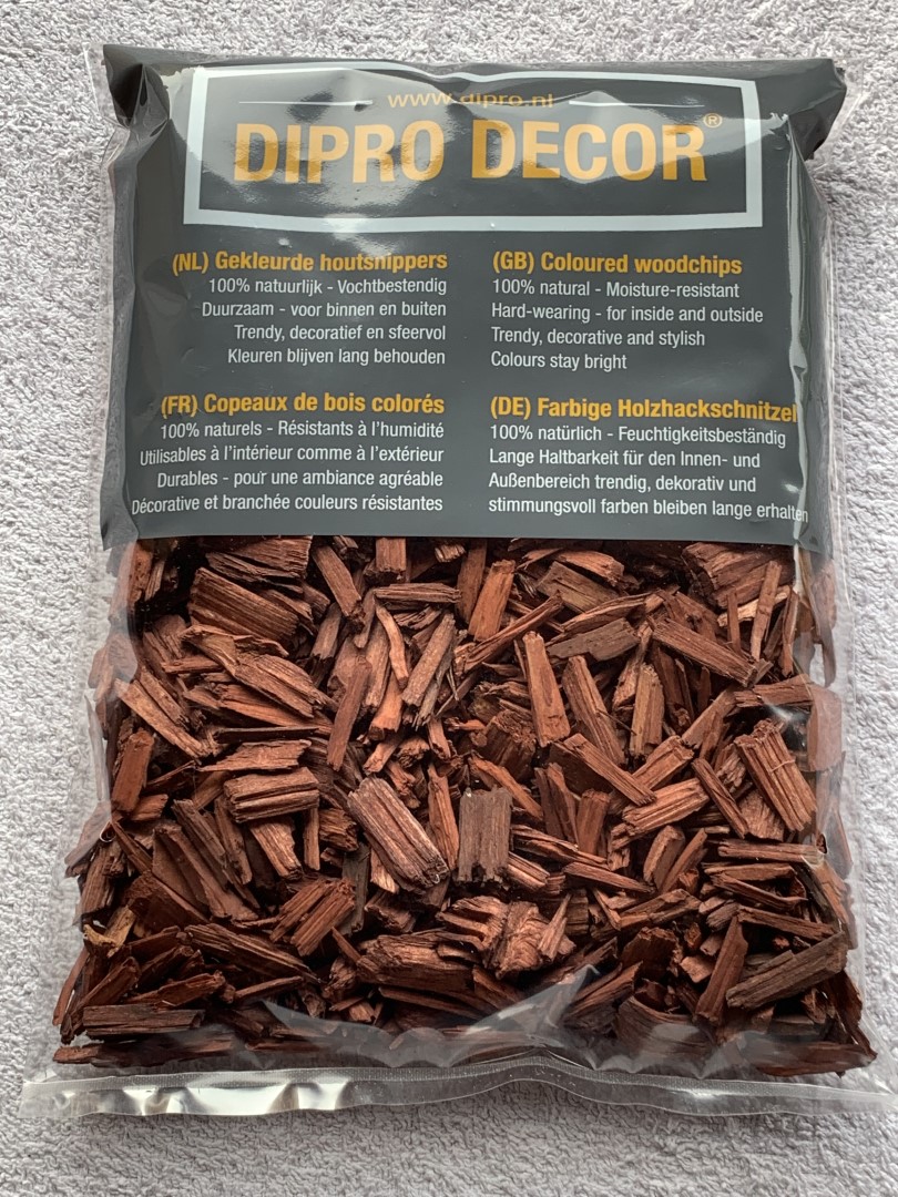 https://www.warentuin.nl/media/catalog/product/1/7/1778716288000053_dipro_decor_houtsnippers_houtsnippers_1_l_redwood_dipro_decor_43b0.JPG
